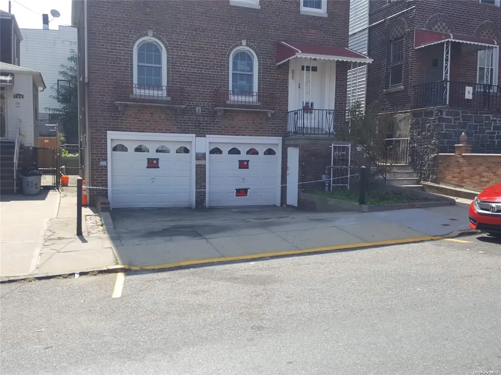 754 E 236th Street Bronx NY 10466