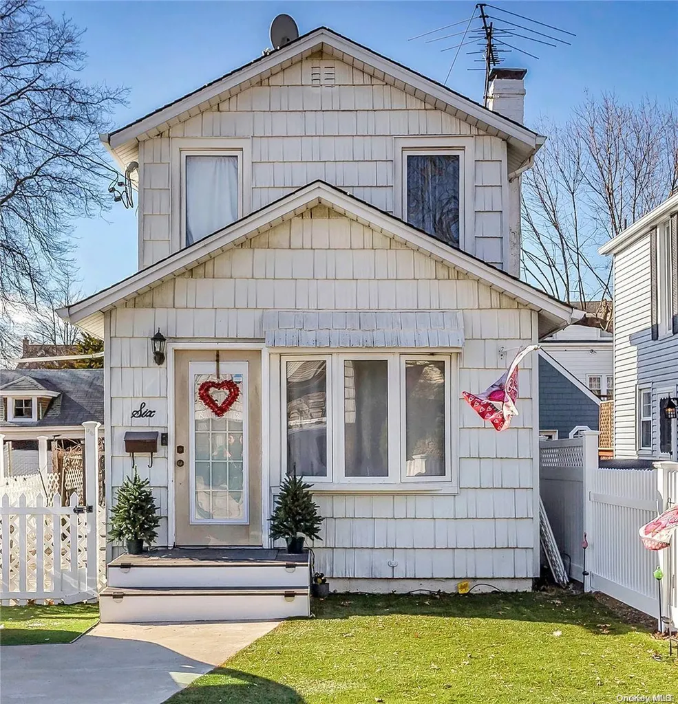 6 Shafter Avenue Albertson NY 11507