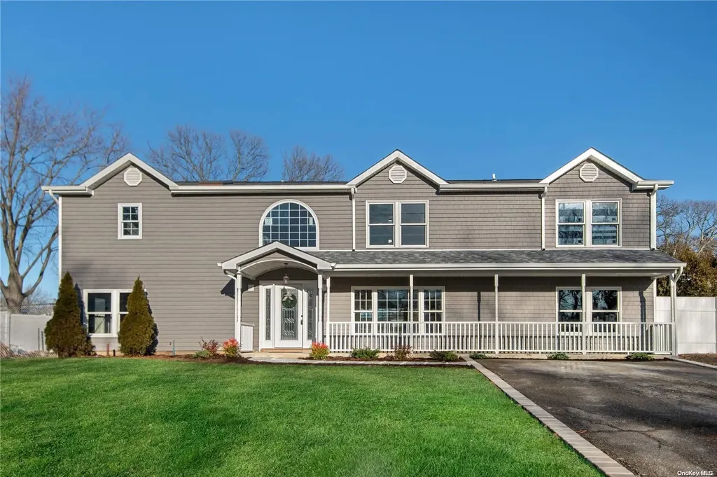 9 Circledale Lane Holbrook NY 11741