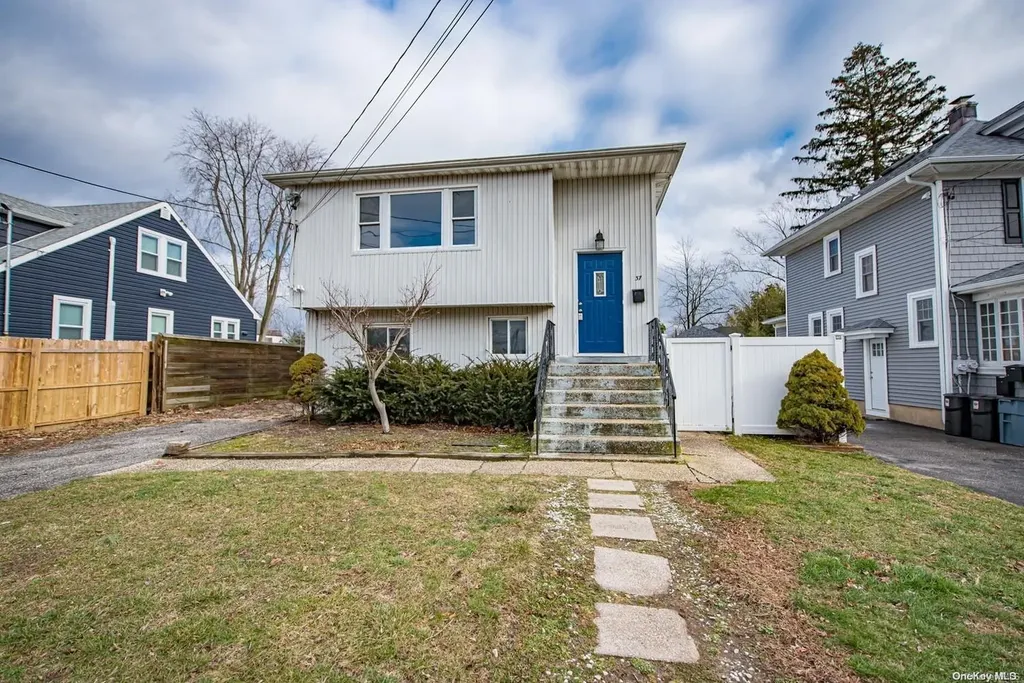 37 Bay Shore Avenue Bay Shore NY 11706