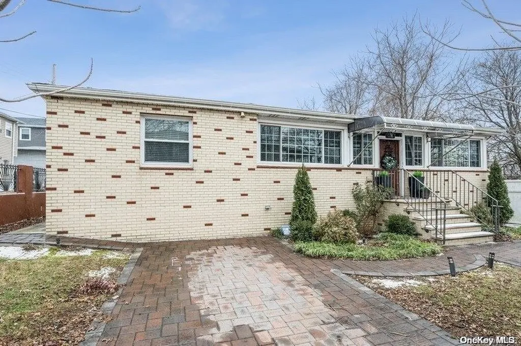 717 Harding Park Bronx NY 10473