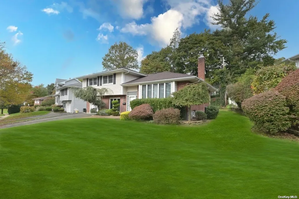 12 Avondale Road Plainview NY 11803