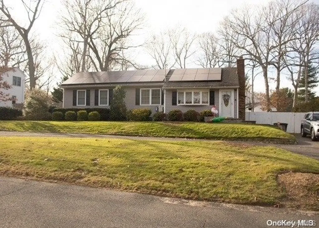 14 Dixie Lane Centereach NY 11720