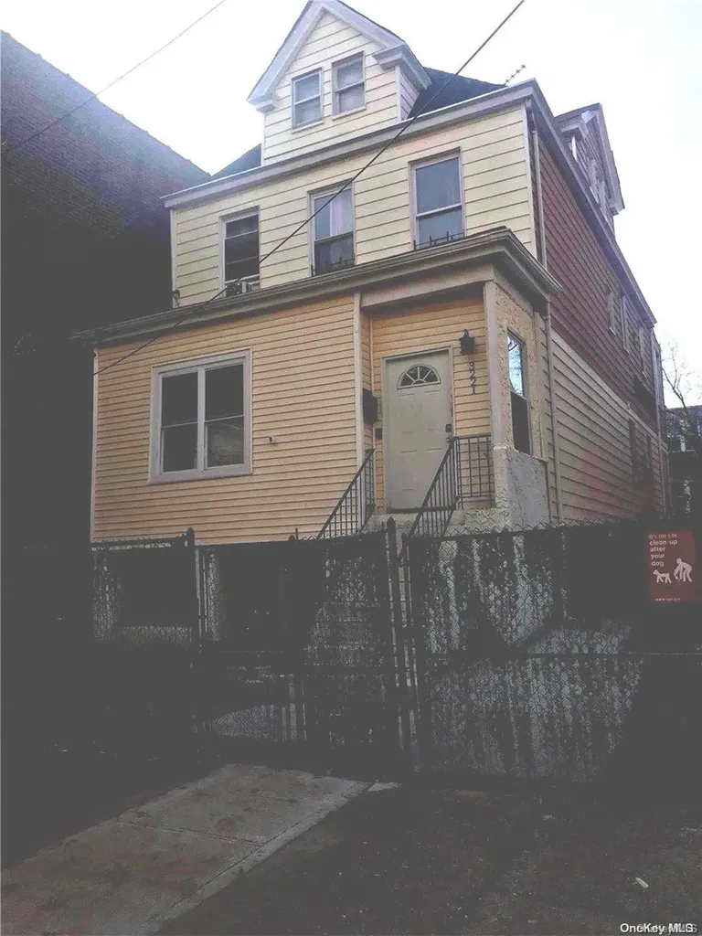 3221 Cruger Avenue Bronx NY 10467