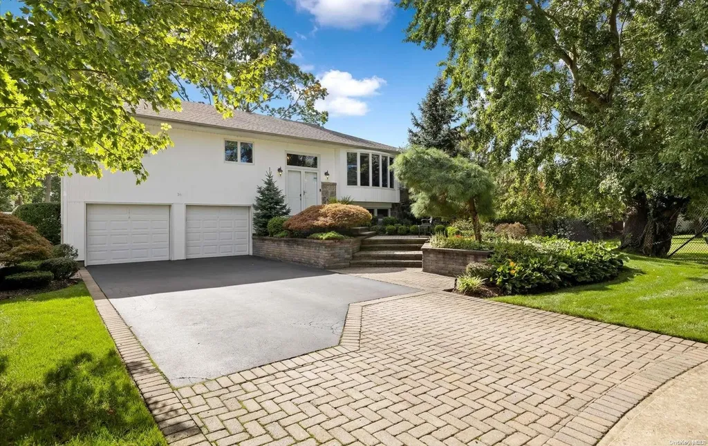 16 Melbourne Lane Old Bethpage NY 11804