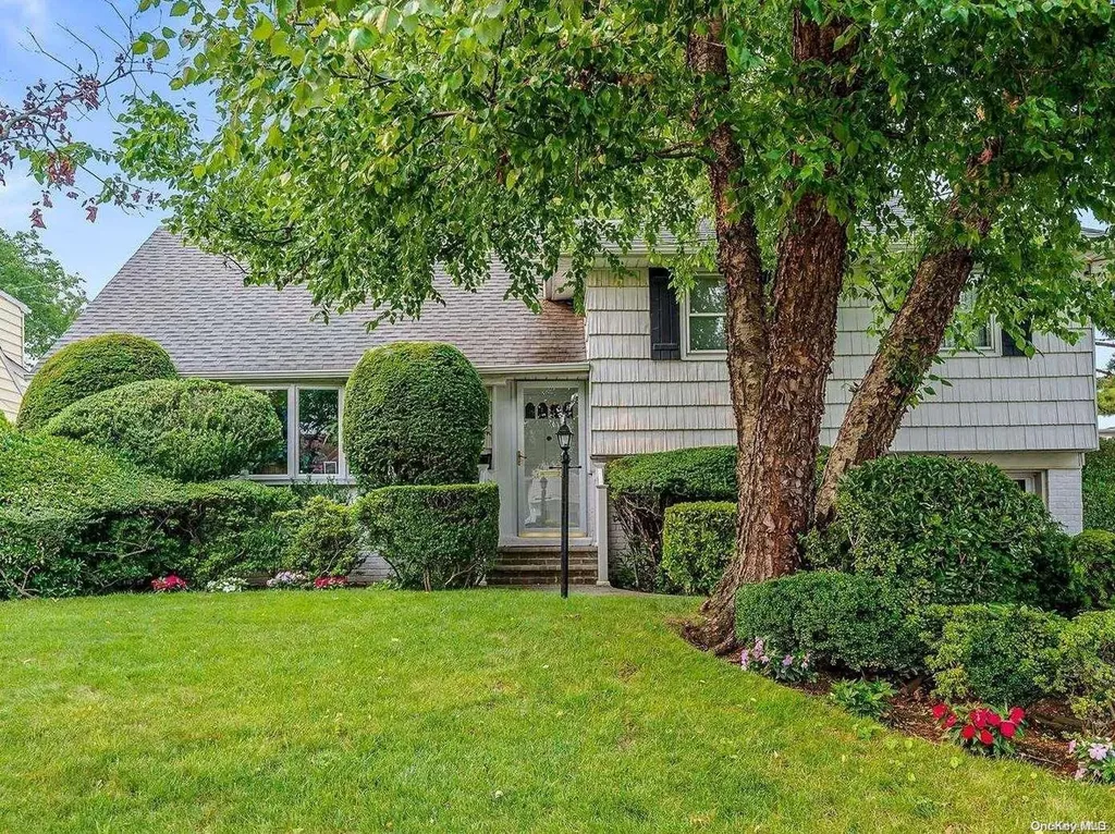 90 Concord Avenue Oceanside NY 11572