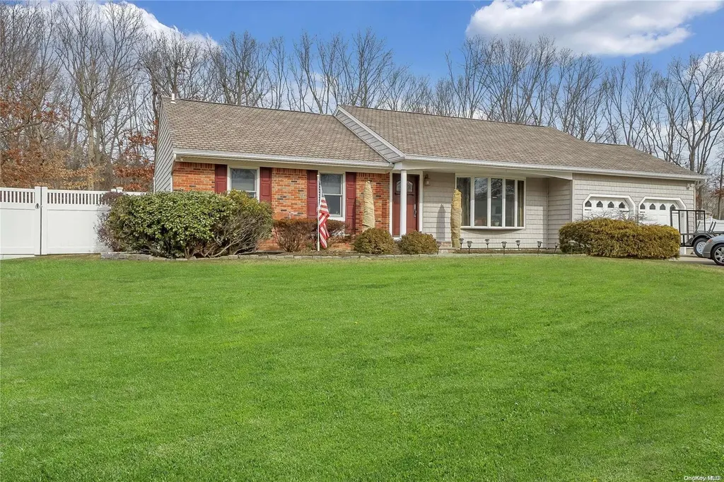 15 Kim Place Kings Park NY 11754
