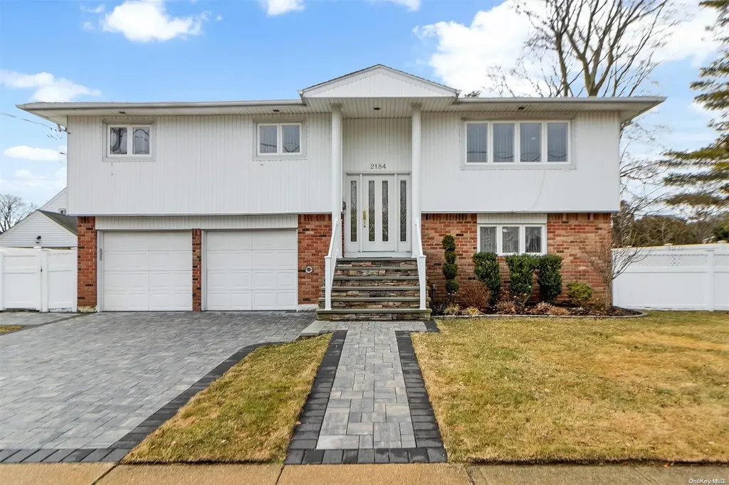 2184 Hillside Avenue Bellmore NY 11710