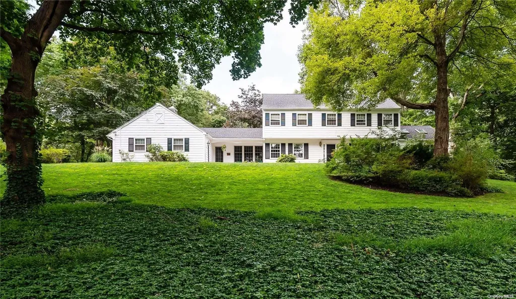 6 Kaylor Court Cold Spring Harbor NY 11724