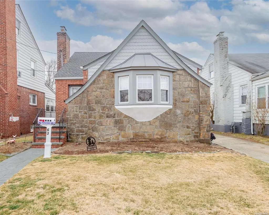 63 Sunrise Drive Lynbrook NY 11563