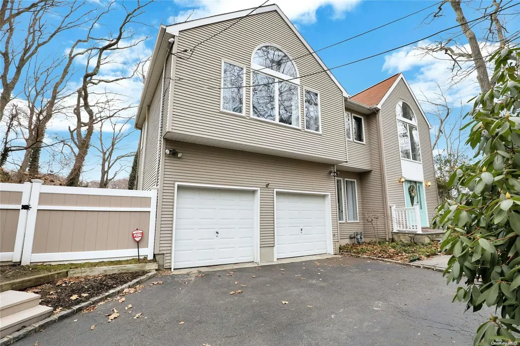 1080 Washington Drive Centerport NY 11721