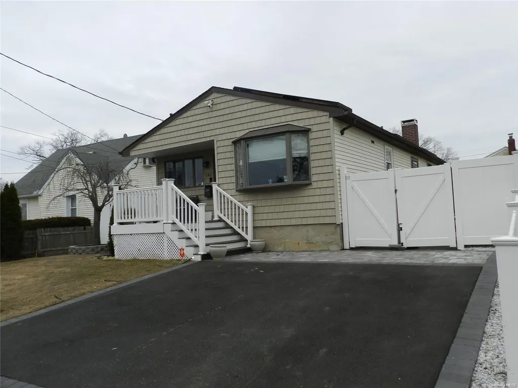 141 Moffitt Boulevard Islip NY 11751