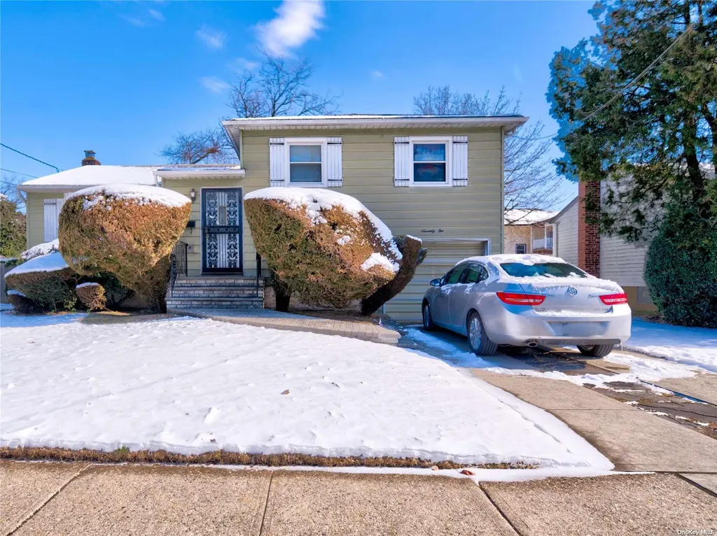72 Conlon Road Roosevelt NY 11575