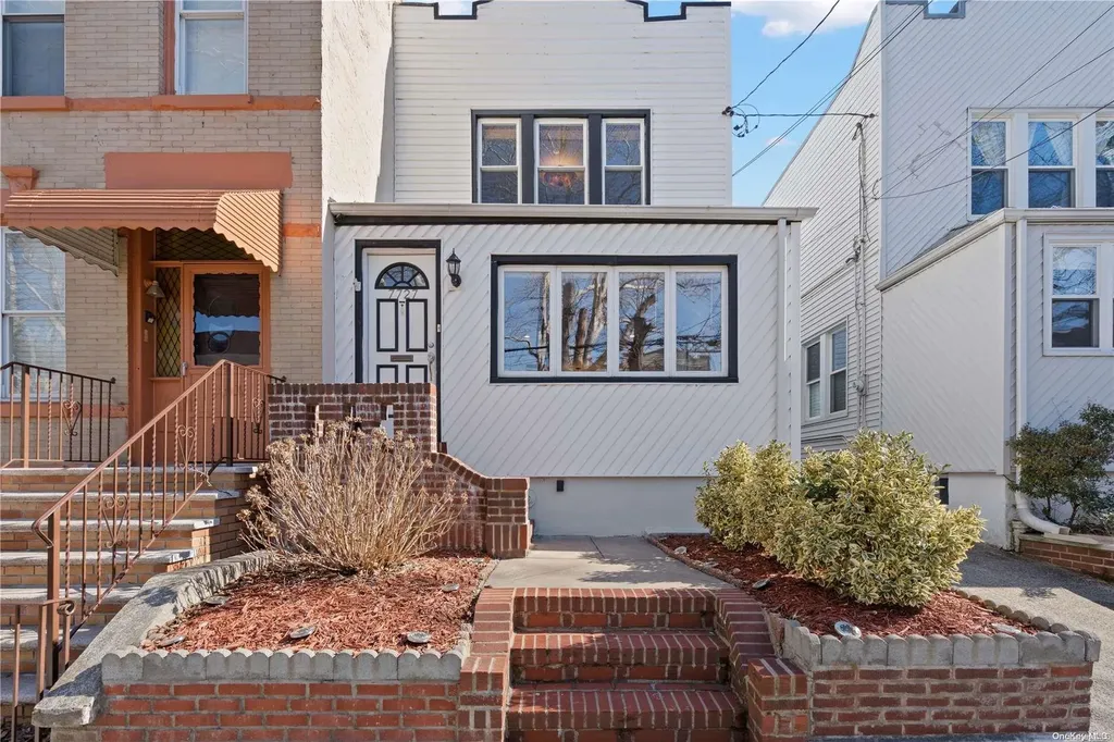 7727 79th Place Glendale NY 11385