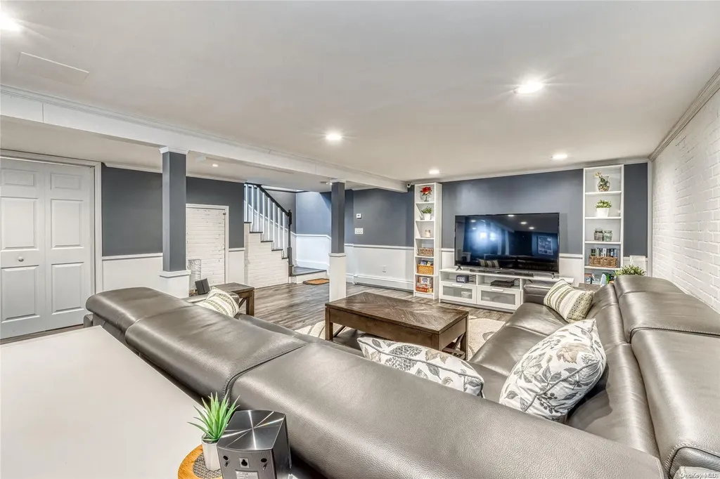 1 Glasgow Avenue Deer Park NY 11729