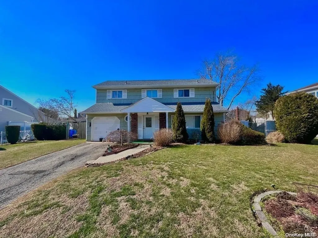 178 Acorn Avenue Central Islip NY 11722