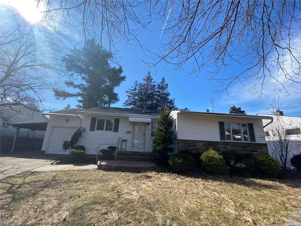 288 Manetto Hill Road Plainview NY 11803