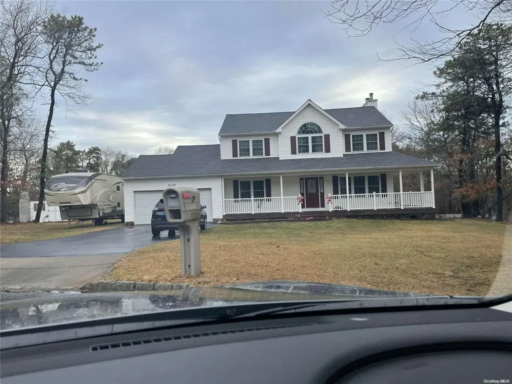 7 Peter Street Coram NY 11727