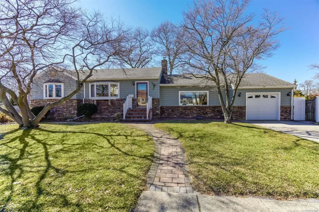 103 13th Avenue West Babylon NY 11704