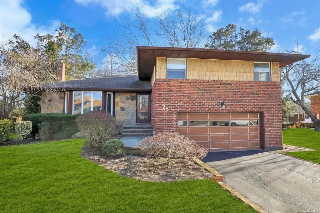 25 Center Drive Syosset NY 11791