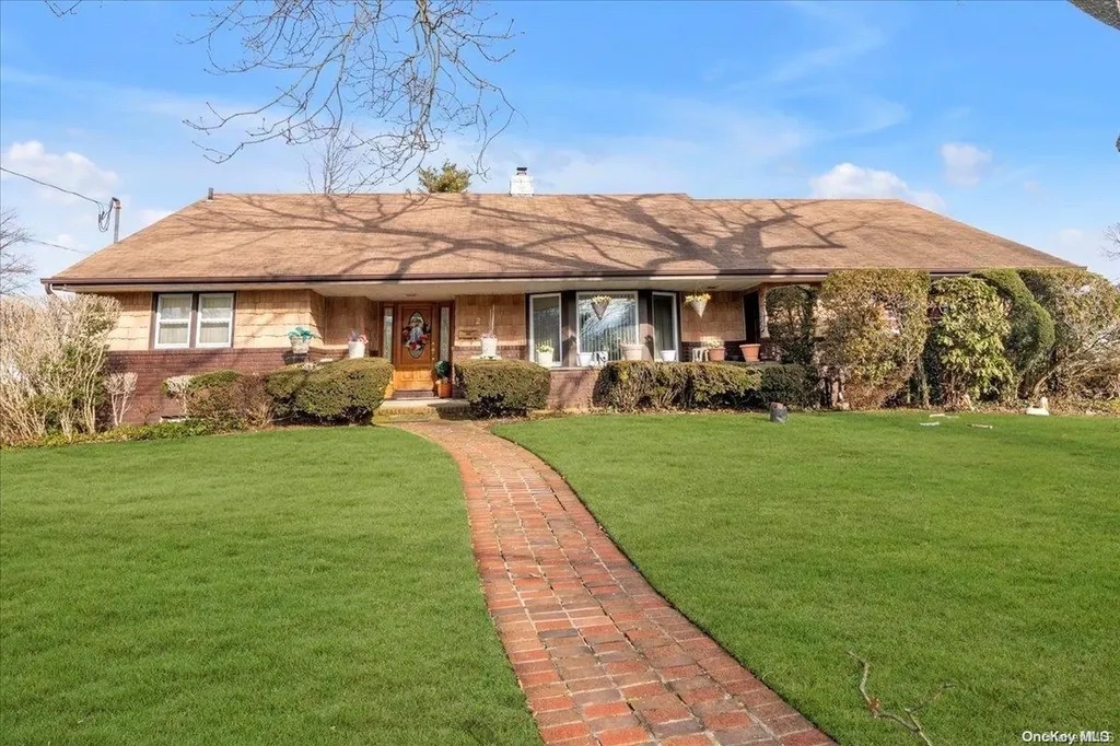 2 Willowbrook Lane Freeport NY 11520