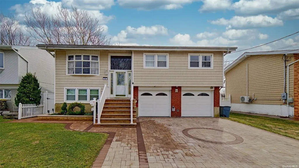 +51 Triangle Place Freeport NY 11520