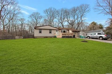 205 Horton Court Manorville NY 11949