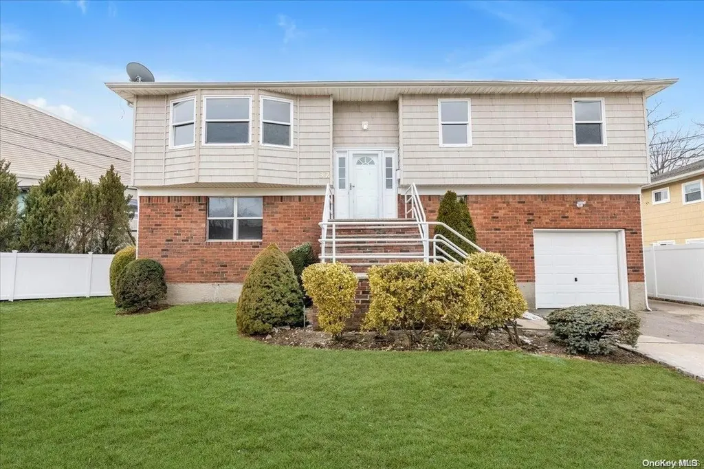 32 Lexington Avenue Bethpage NY 11714