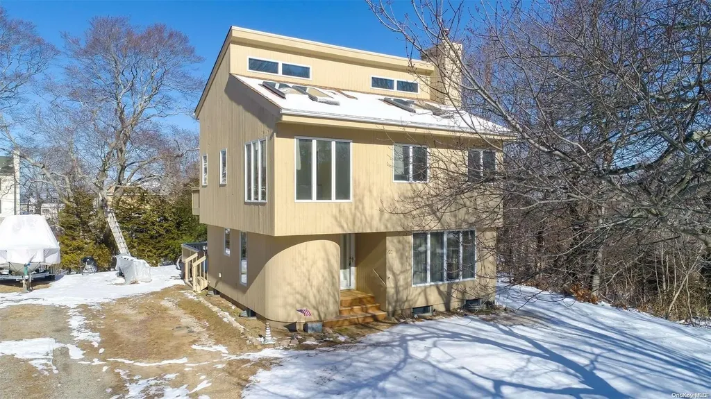 40 Treasure Road Riverhead NY 11901