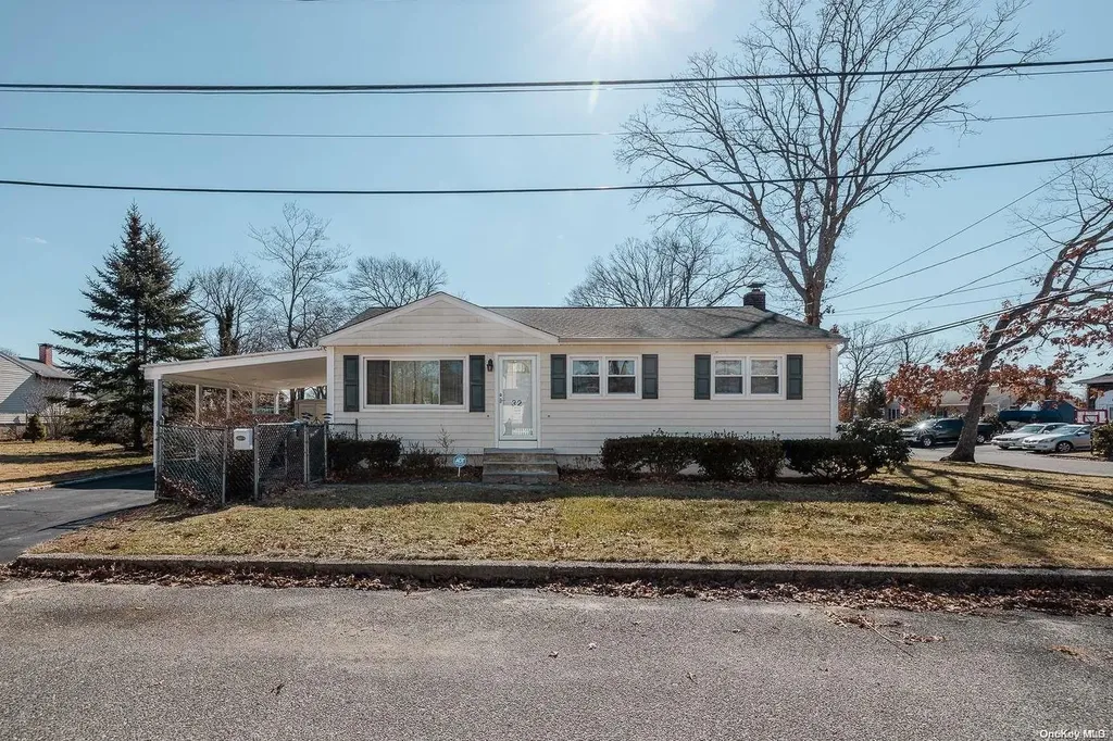 32 Oregon Avenue Bay Shore NY 11706