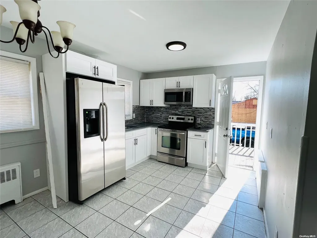 1715 Heckscher Avenue Bay Shore NY 11706