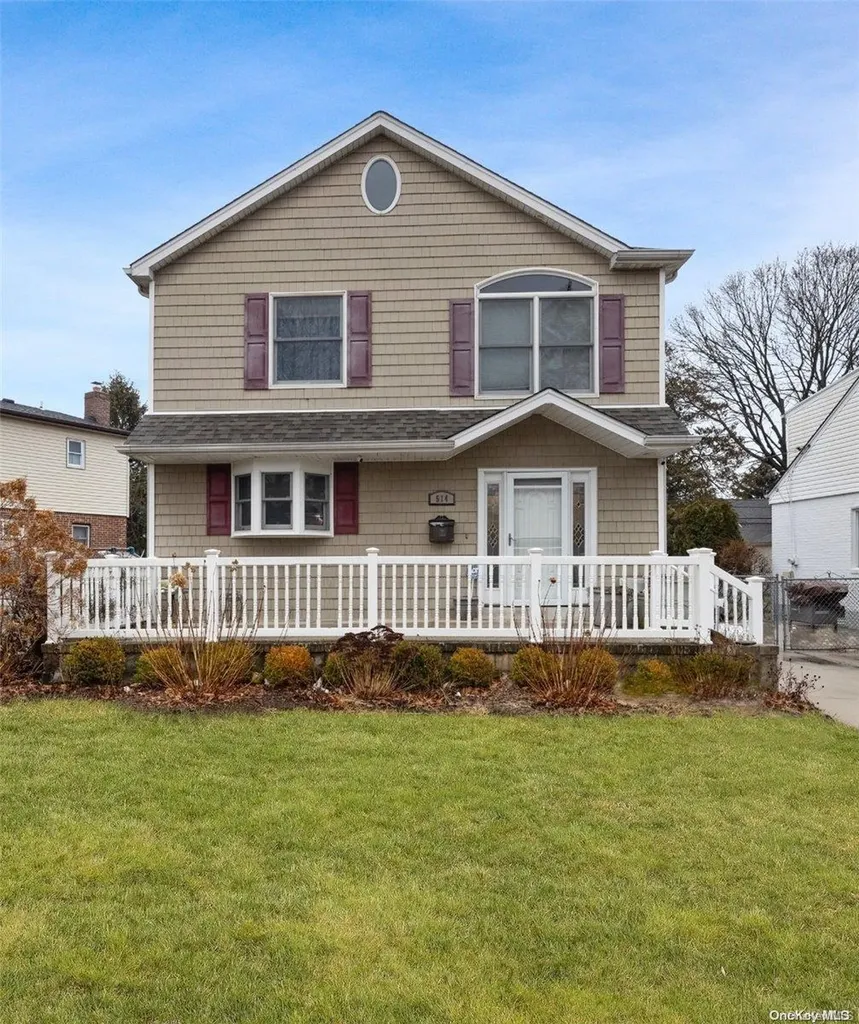 514 Sperry Boulevard New Hyde Park NY 11040