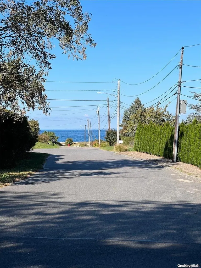 1200 Inlet Drive Mattituck NY 11952