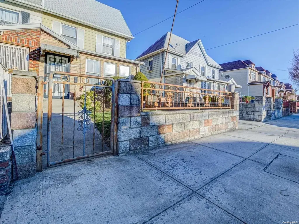 653 E 53rd Street Brooklyn NY 11203