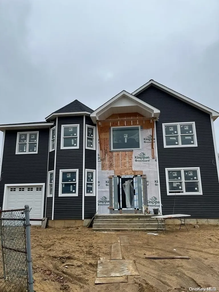 815 7th Street West Babylon NY 11704