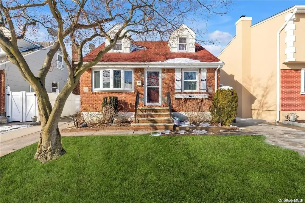 49 13th Avenue Mineola NY 11501
