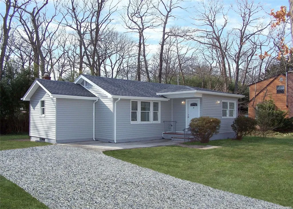 18 Rock Path Mount Sinai NY 11766