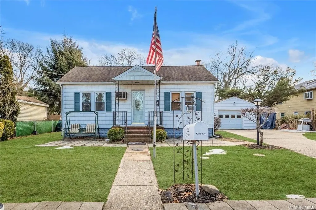 68 Ferndale Avenue Selden NY 11784