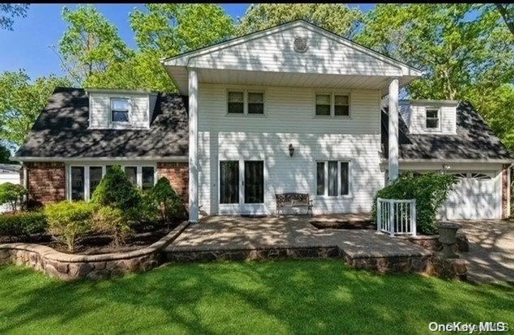 2 Leroy Court Commack NY 11725