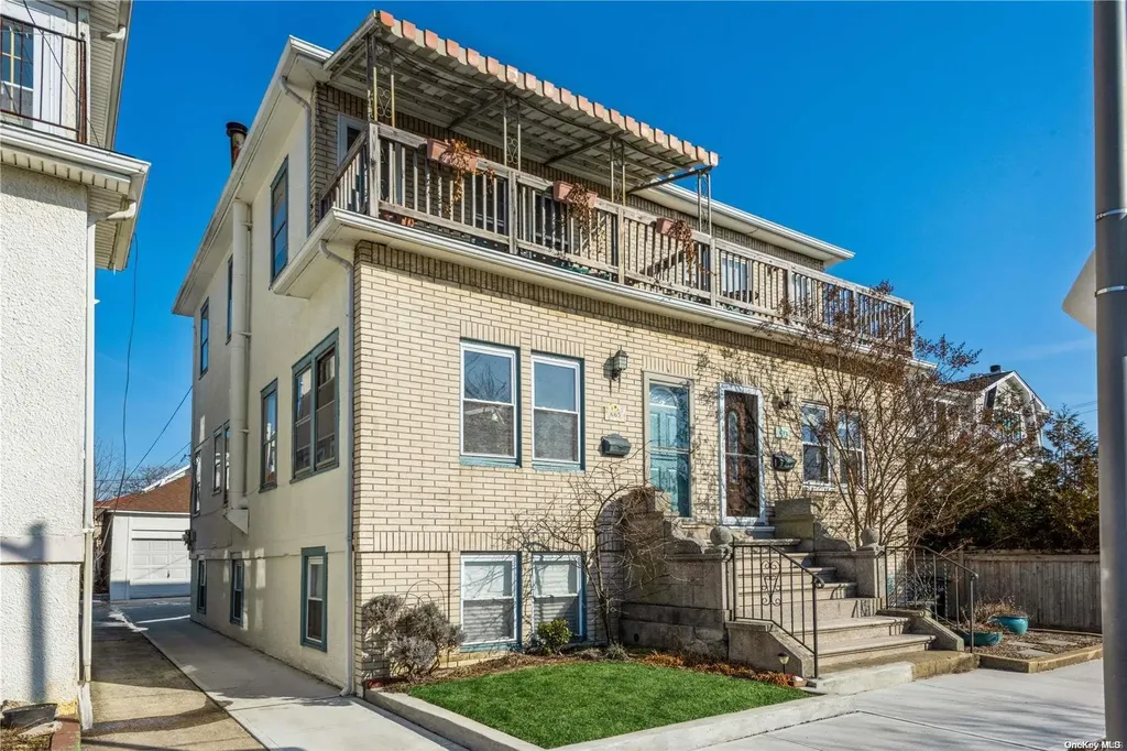 665 E Olive Street Long Beach NY 11561