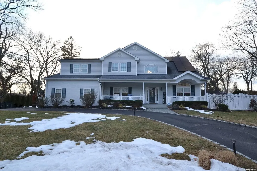 116 Hiawatha Drive Brightwaters NY 11718