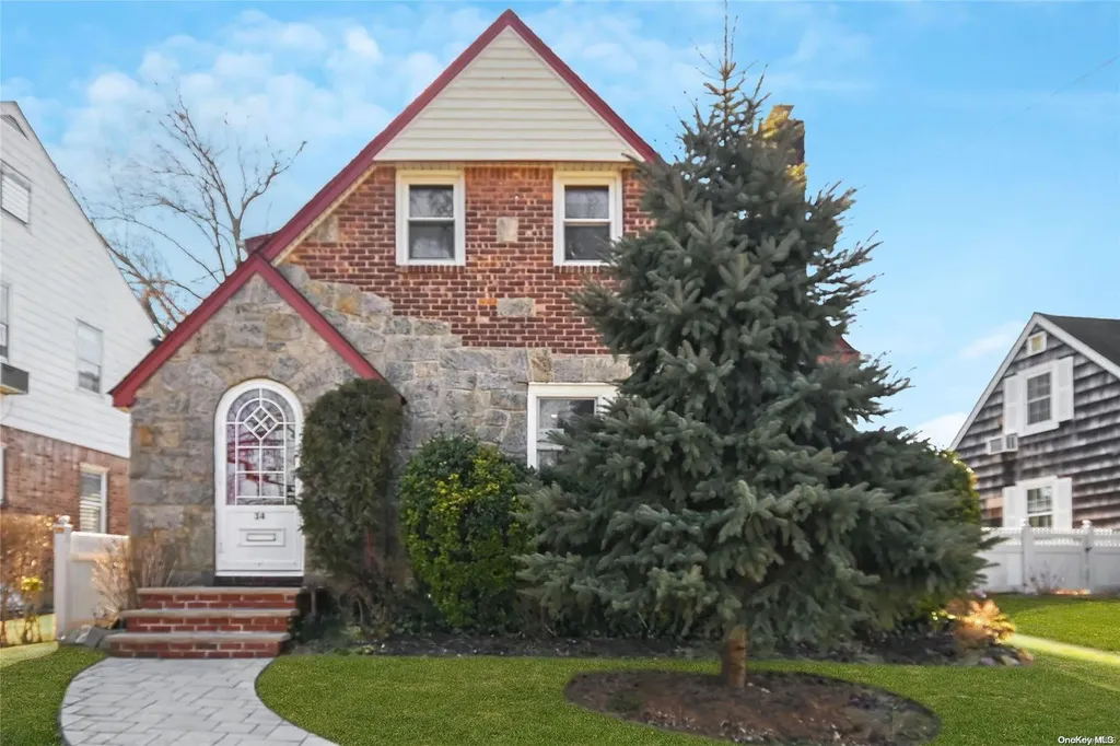 34 Highland Place Great Neck NY 11020