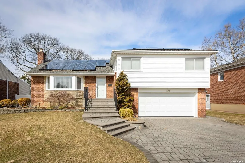 1471 Eric Lane East Meadow NY 11554