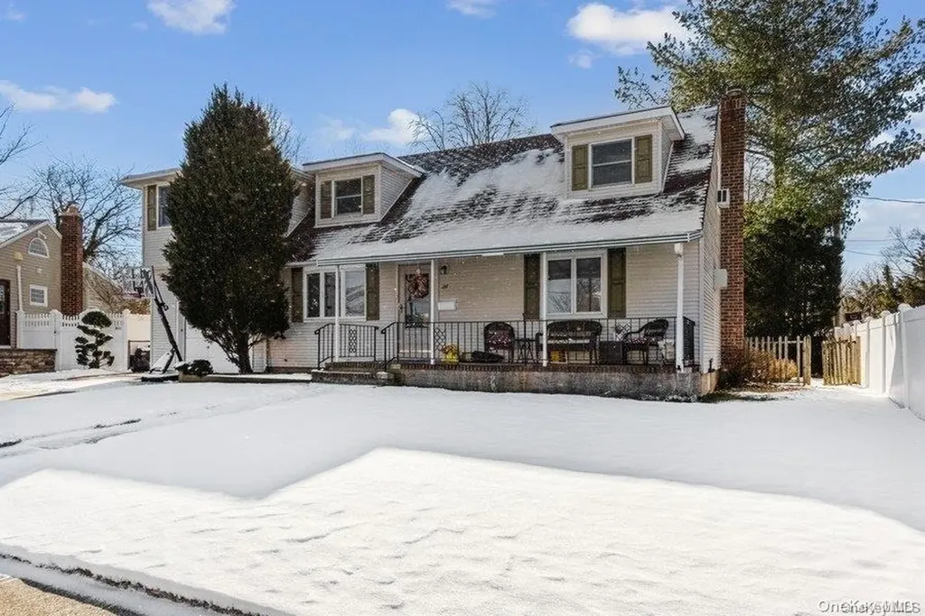 26 Gail Drive Massapequa NY 11758