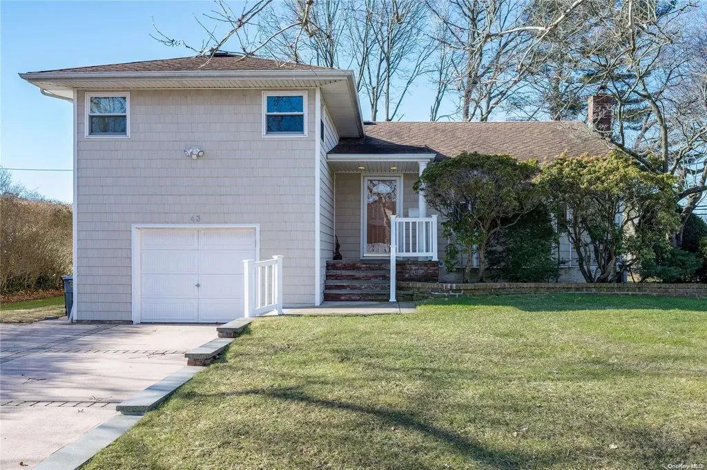 43 Rodney Lane Westbury NY 11590
