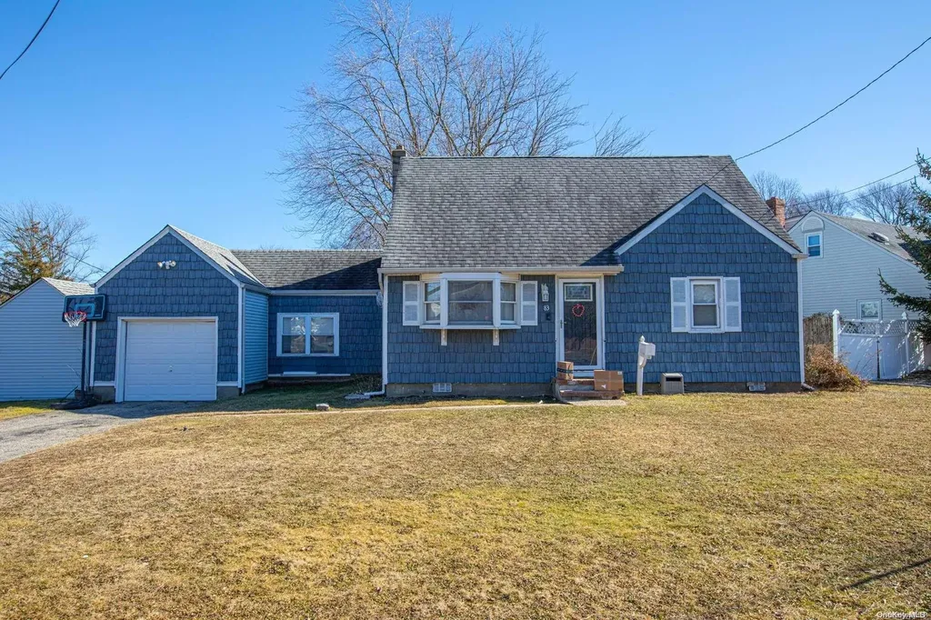 83 Foster Boulevard Babylon NY 11702