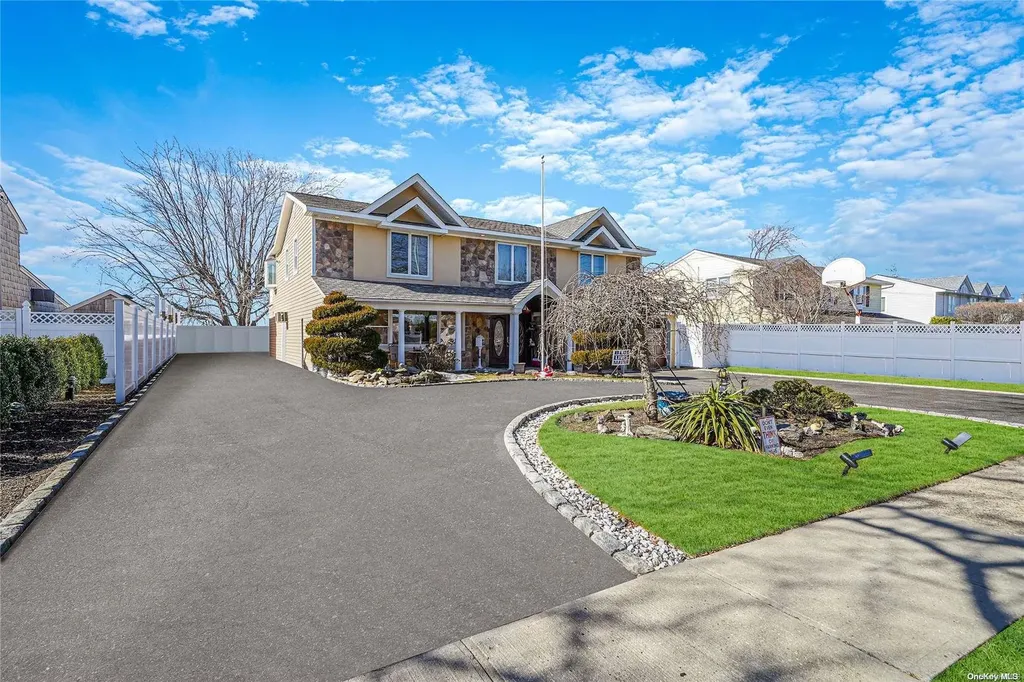 126 Cedar Point Drive West Islip NY 11795