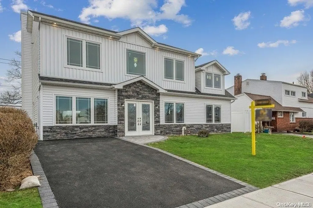 19 Chimney Lane Levittown NY 11756