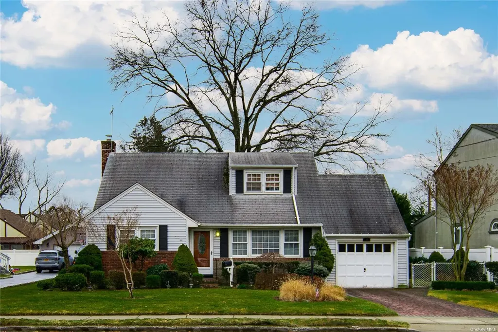 39 Gates Avenue Malverne NY 11565