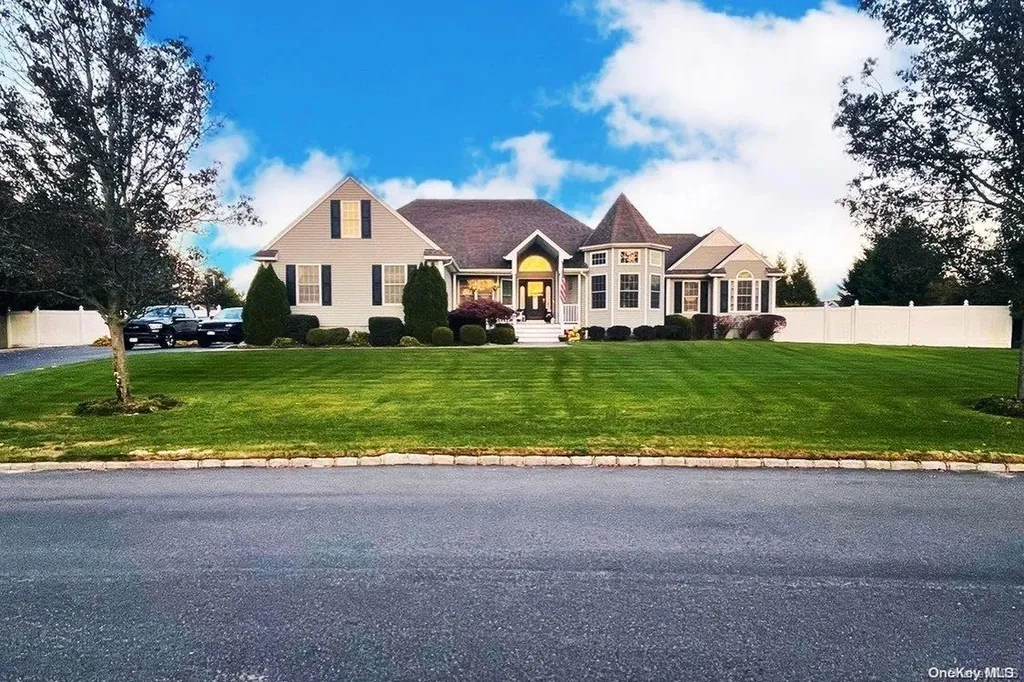 136 Meadow Path Wading River NY 11792